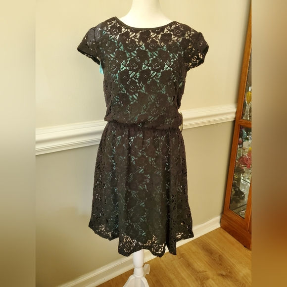 NWT Emma & Michele Lace Overlay Dress Size 16 - Picture 2 of 10